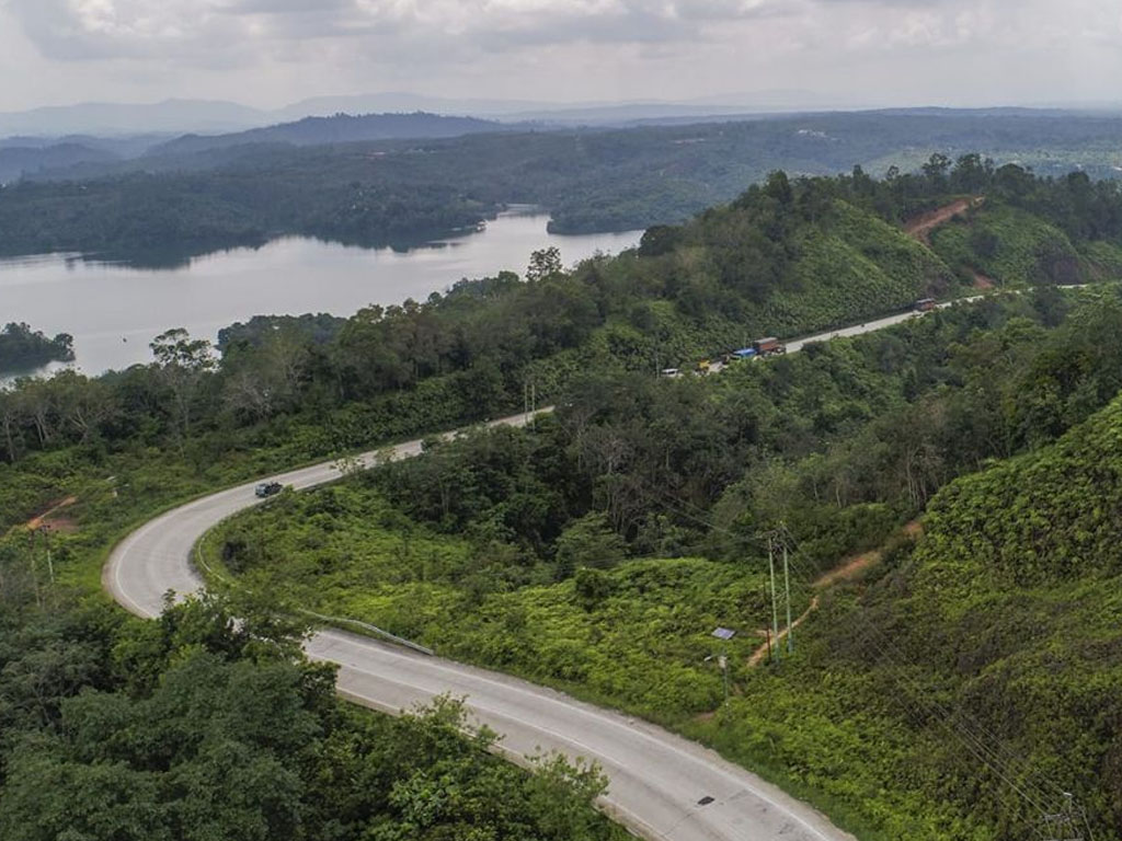 jalan raya di riau