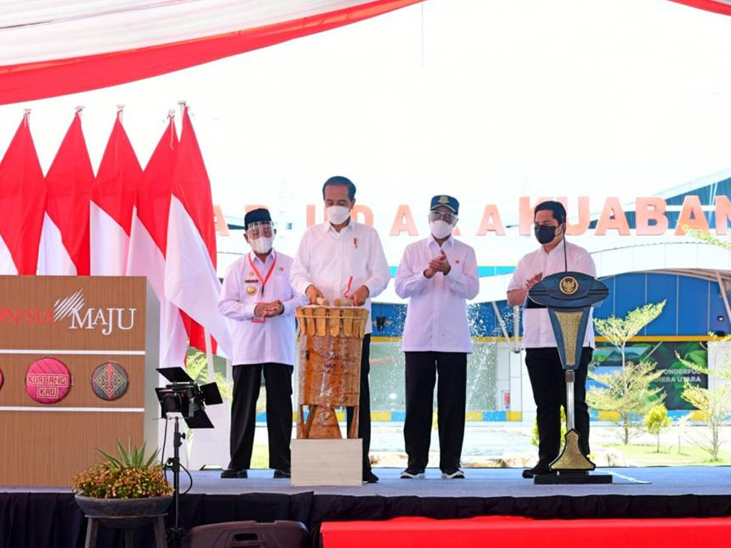 jokowi bandara kuabang