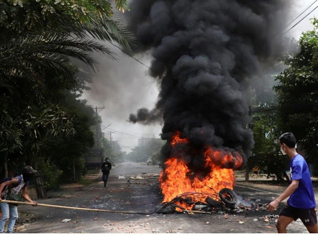 pengunjuk rasa yangon