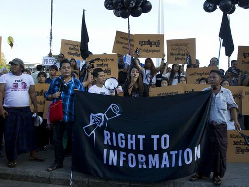 aktivis myanmar protes pembatasan informasi