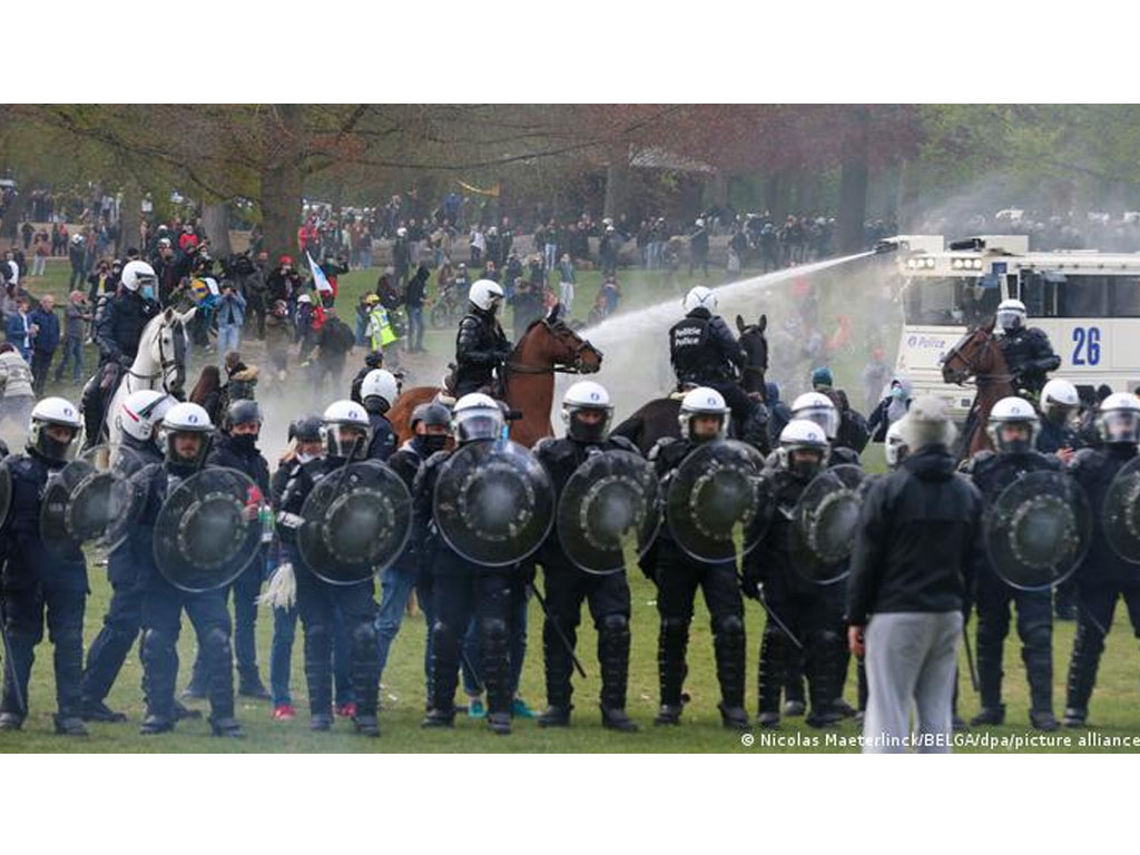 polisi bubarkan anti lockdown di Belgia