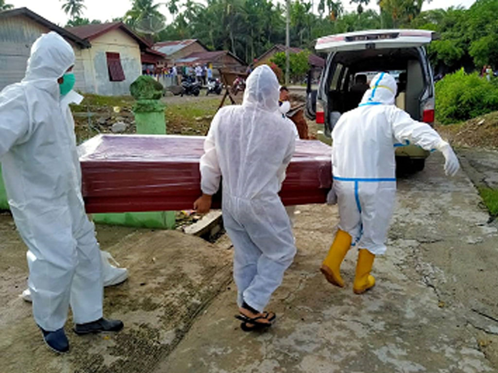 bawa jenazah ke makam