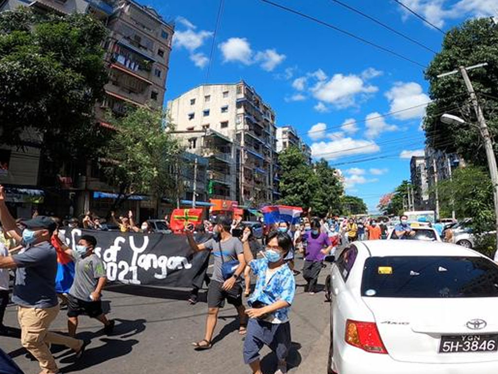 Aksi protes di Yangon, 11 Mei 2021