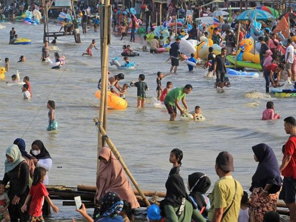 pengunjung indramayu