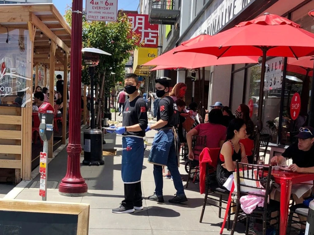 suasana layanan makan di luar ruang restoran amerika