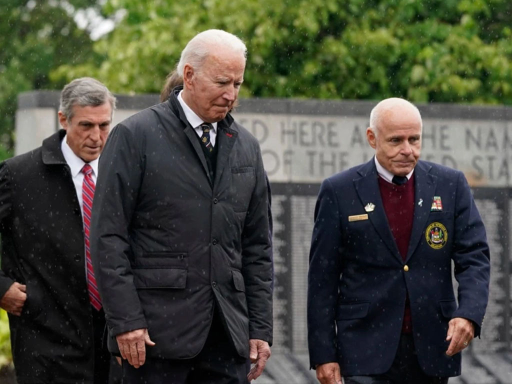 Biden tiba dalam acara peringatan Hari Pahlawan