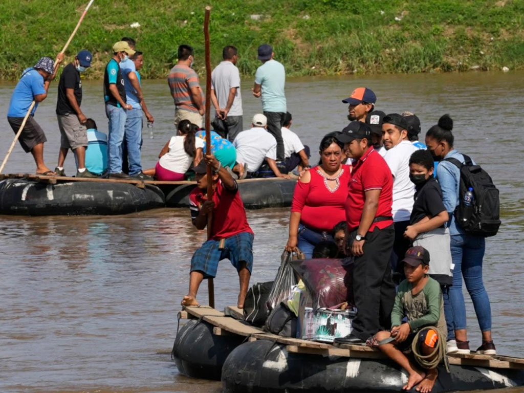 Para migran menyeberang
