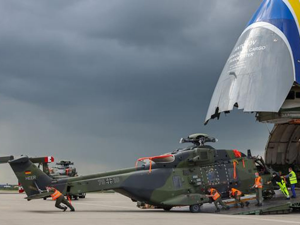 Helikopter diangkut antonov