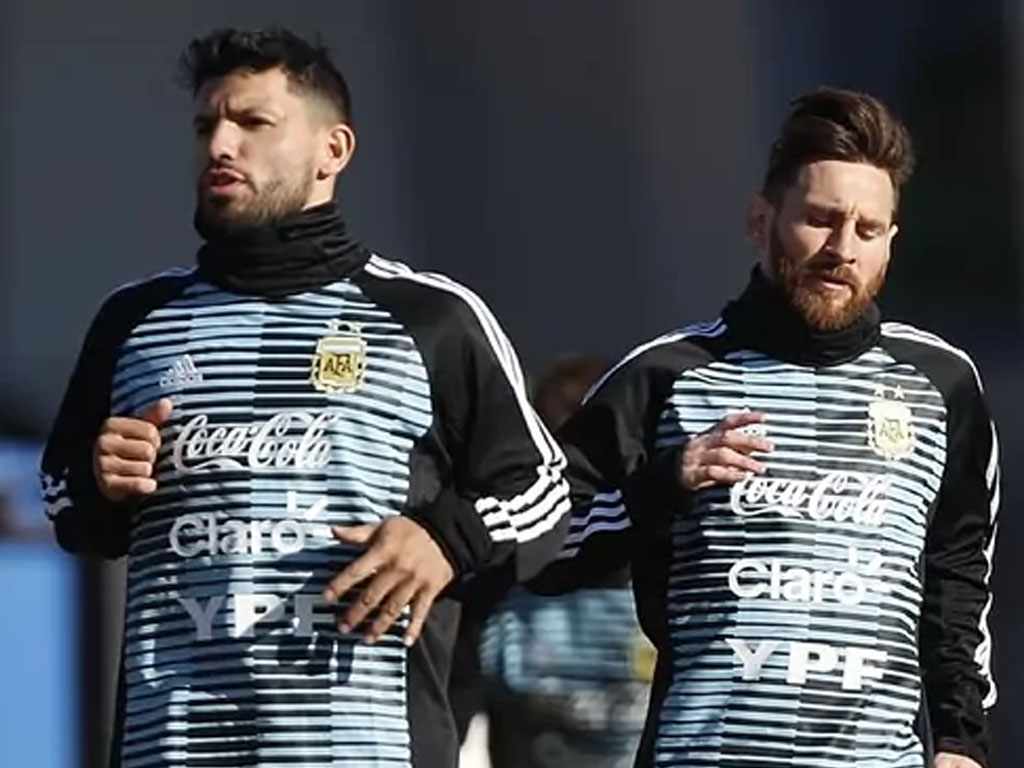 aguero dan messi seragam timnas argentina