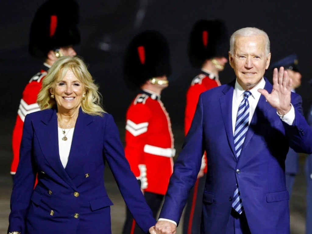 biden dan istri tiba di inggris