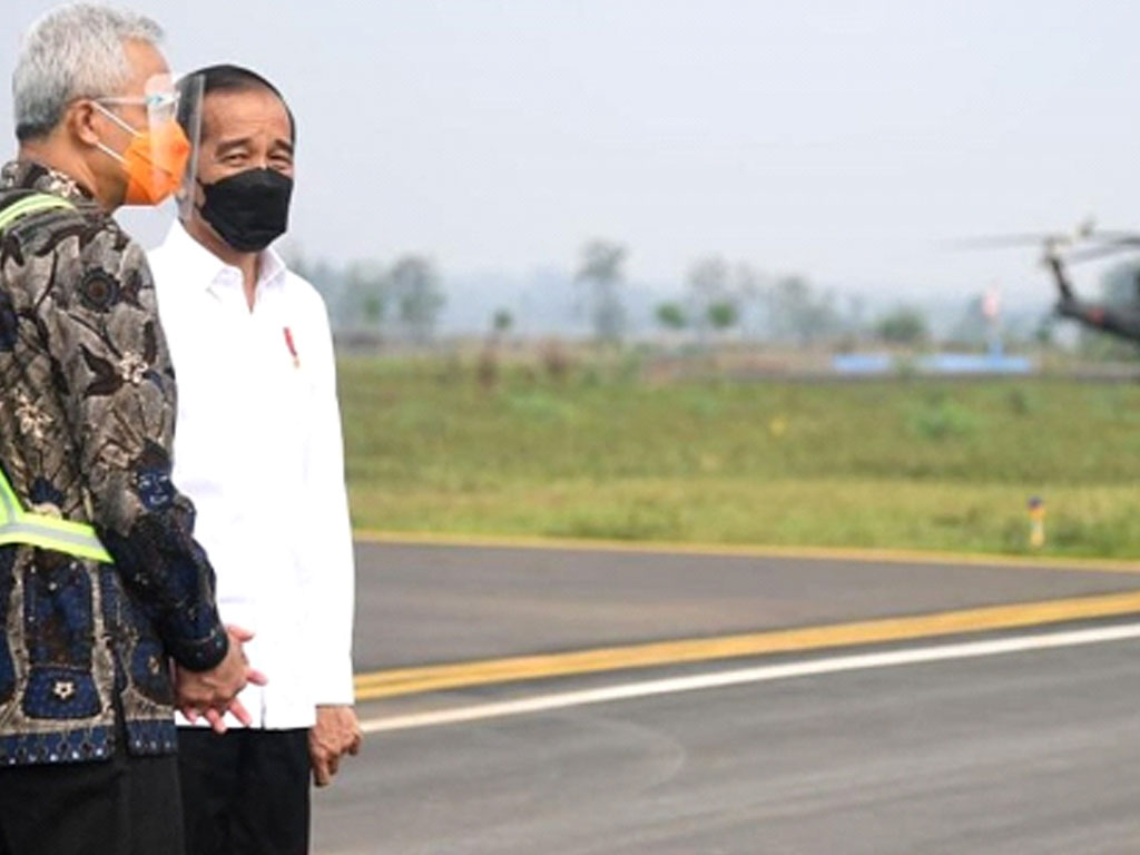 jokowi dan ganjar di bandara purbalingga