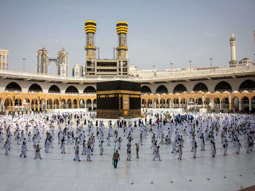 Para jemaah haji di sekitar Ka’bah