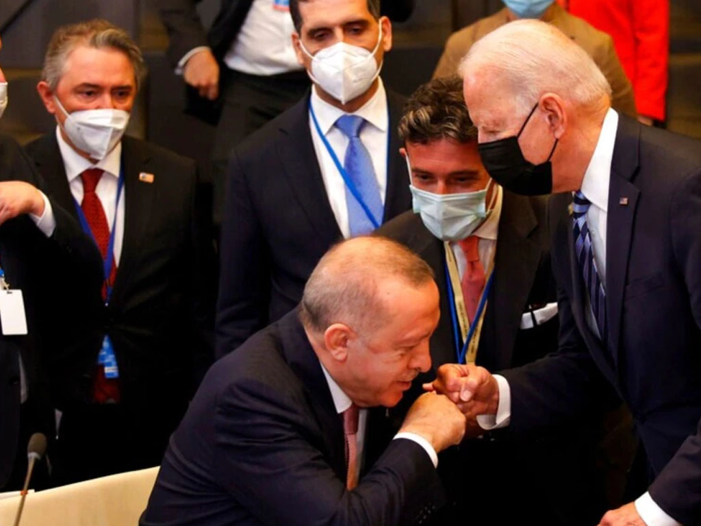 erdogan sambut biden di sidang NATO