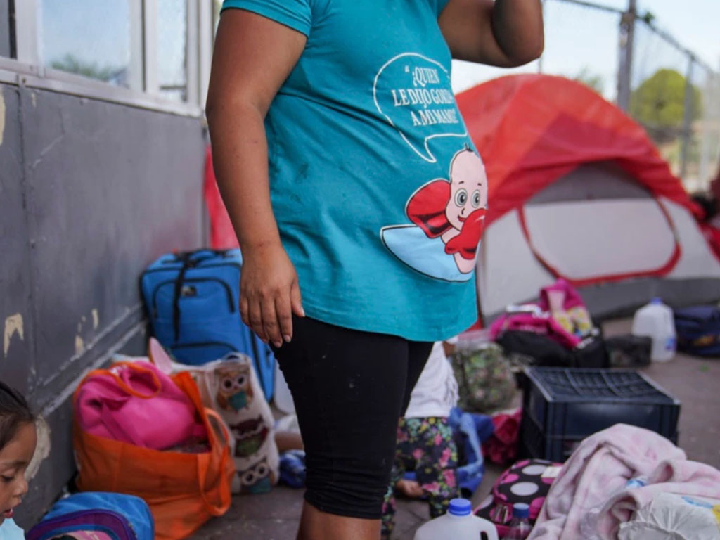 Seorang pencari suaka Meksiko yang hamil