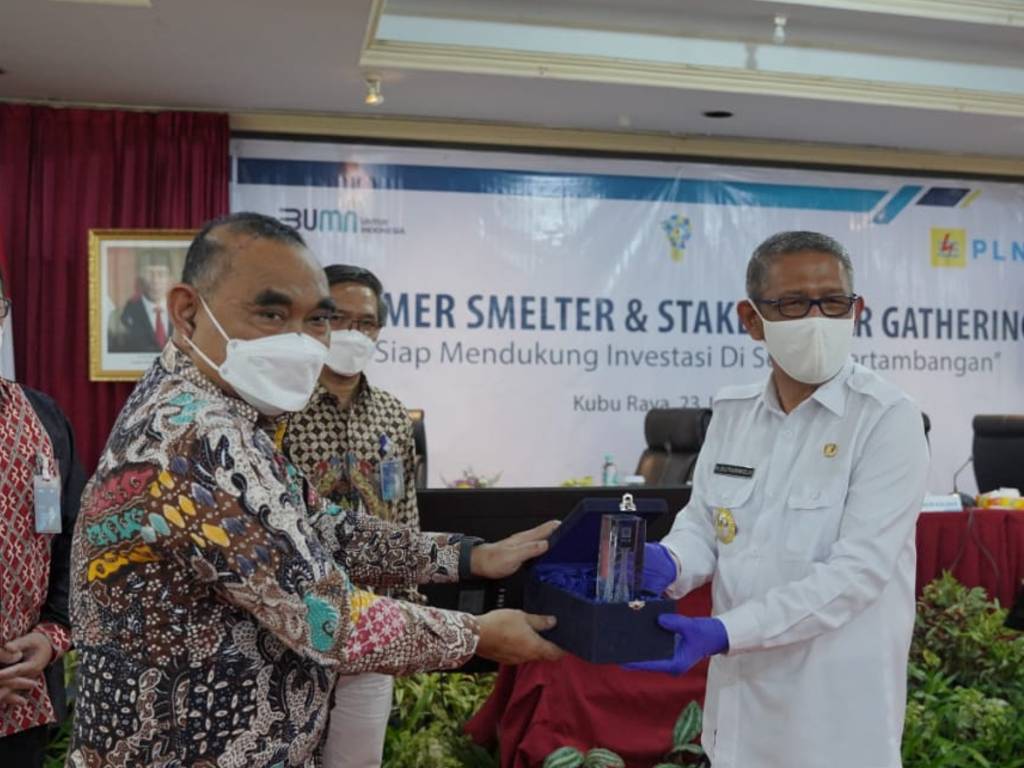 PLN Dukung Bisnis dan Tambang di Kalimantan