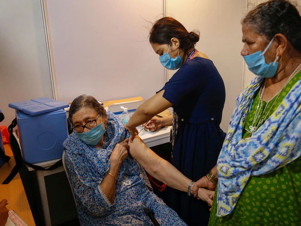 vaksinasi india