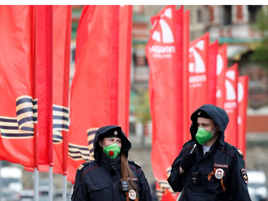 polisi pakai masker di moskow
