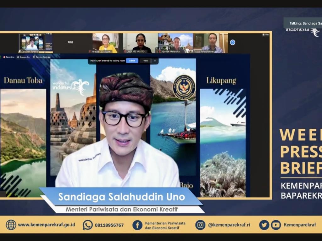 Sandiaga Wisata Vaksin