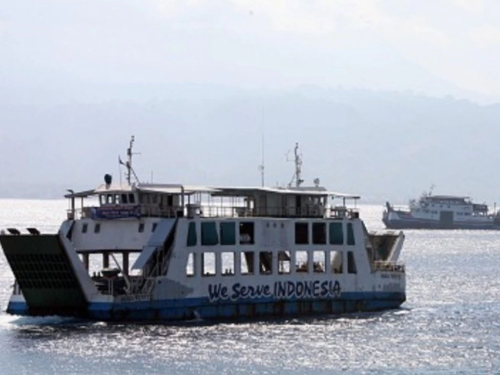 feri di selat bali