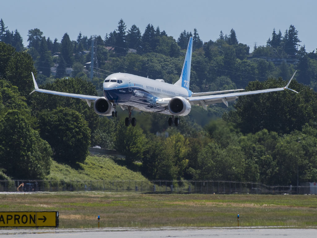 Boeing 737-10 2