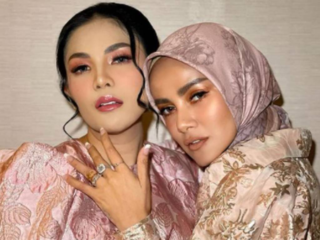 Olla Ramlan dan Nindy Ayunda