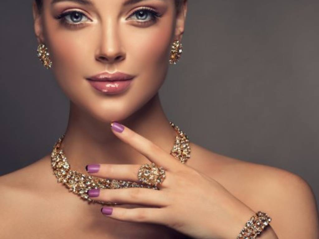 Cara Membersihkan Perhiasan Imitasi