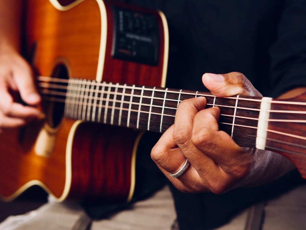 Ilustrasi Main Gitar