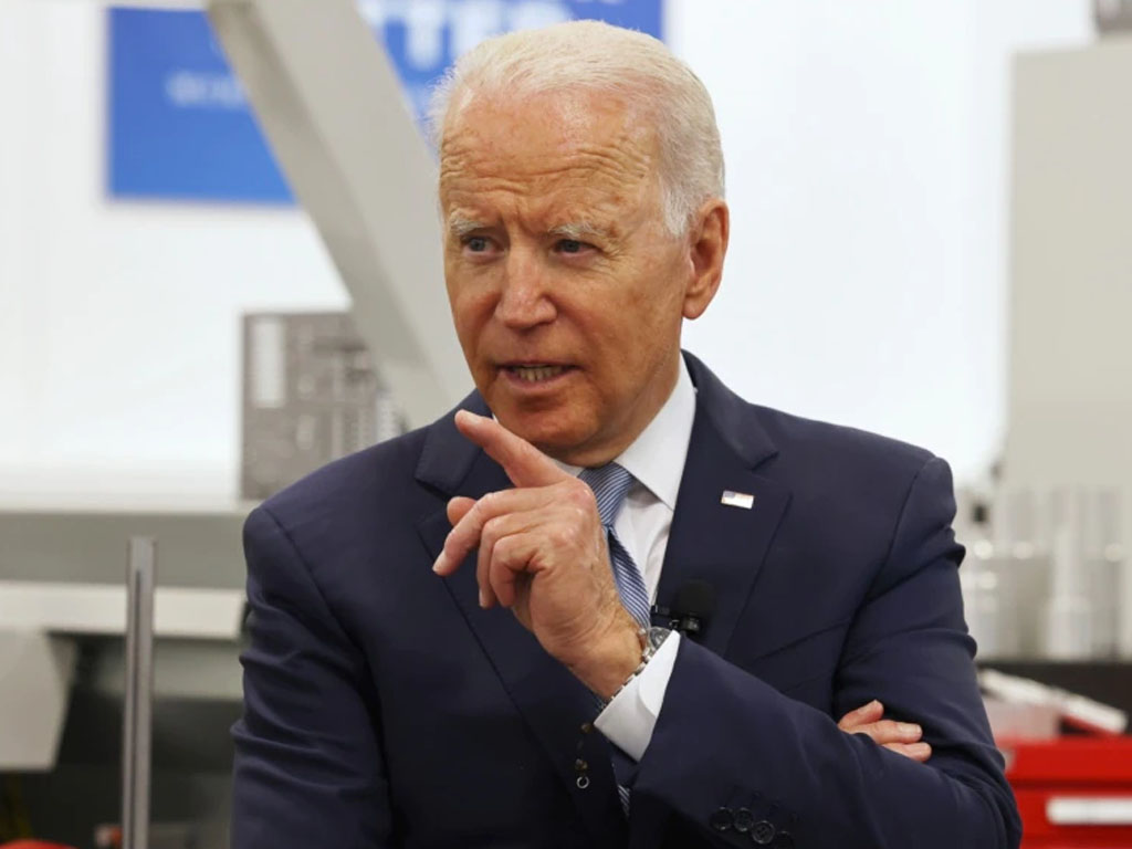 Biden mengunjungi lab manufaktur