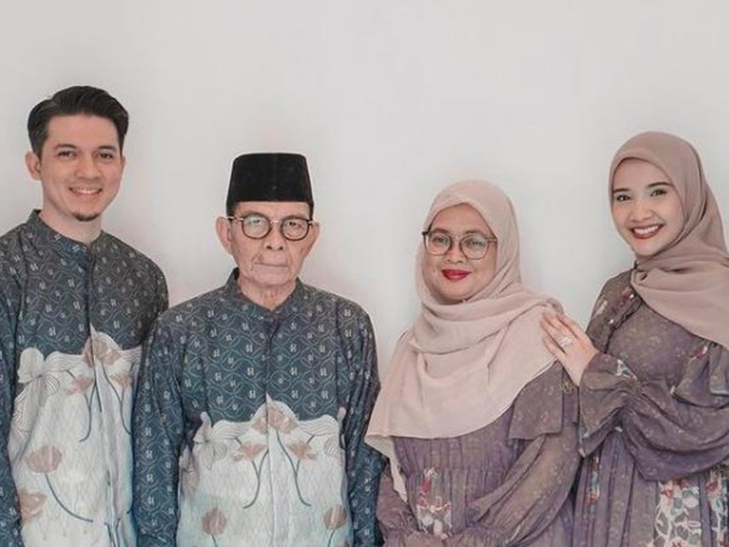 Irwansyah dan keluarga