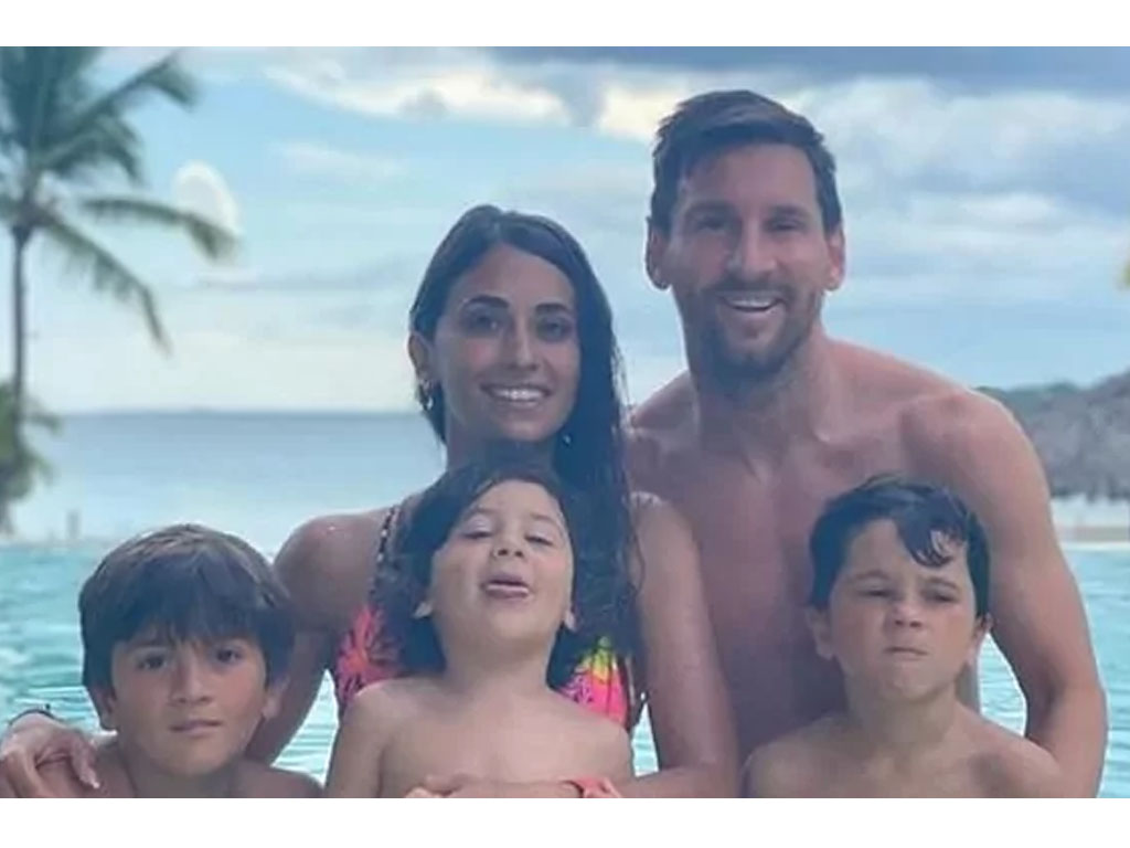 messi bersama istri dan anak-anaknya