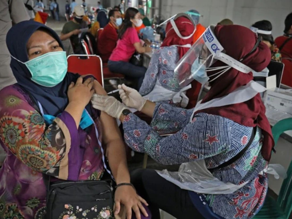 vaksinasi pekerja di cakung