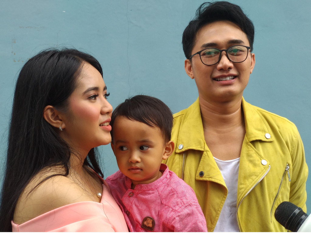 Bobby Tince dan Keluarga
