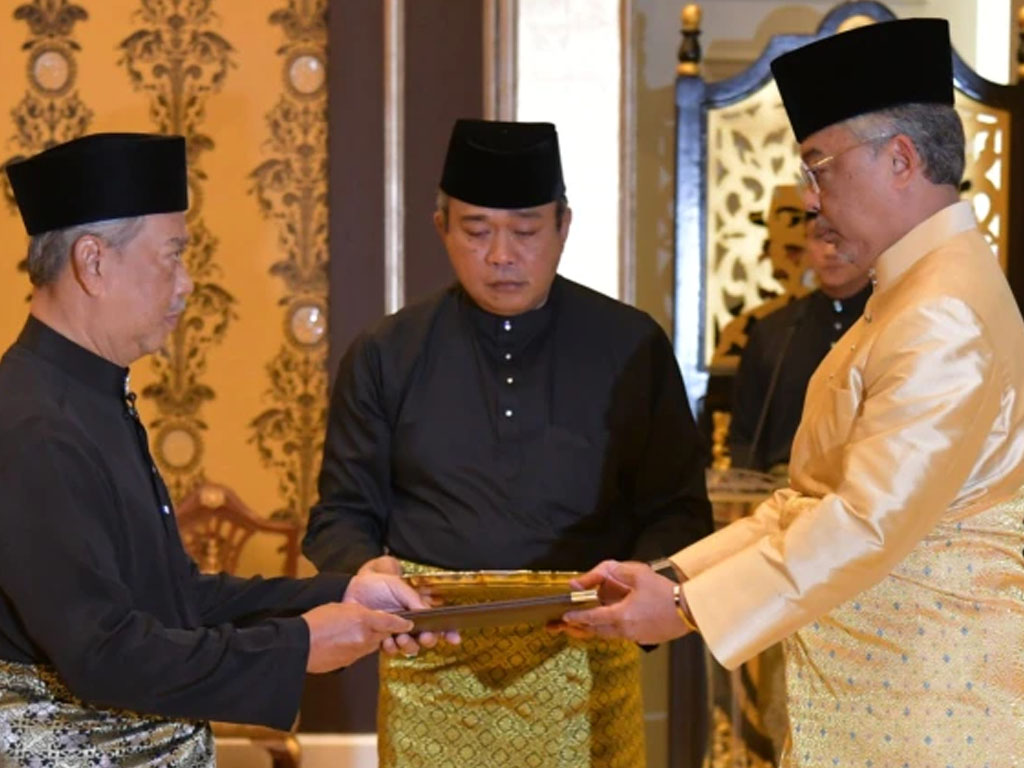 pm malaysia terima dokumen dari raja