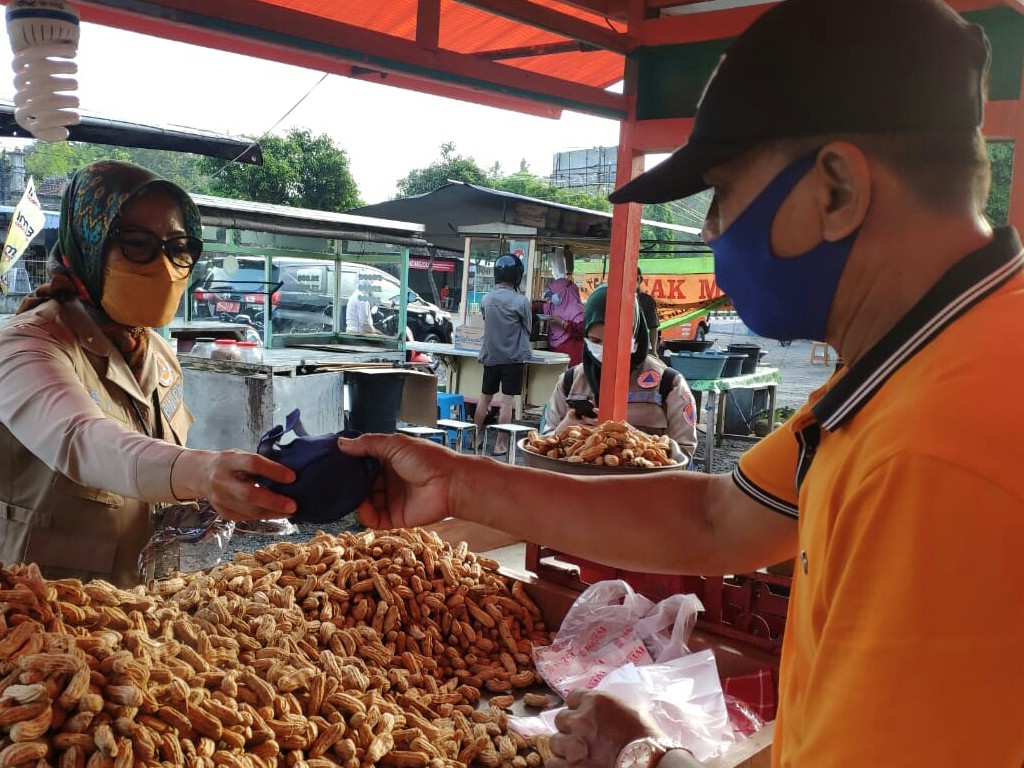 BNPB Bagi-bagi masker di bali