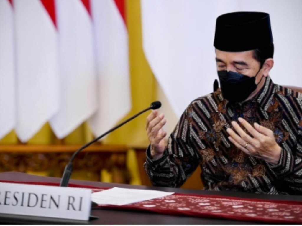 Presiden Jokowi berdoa