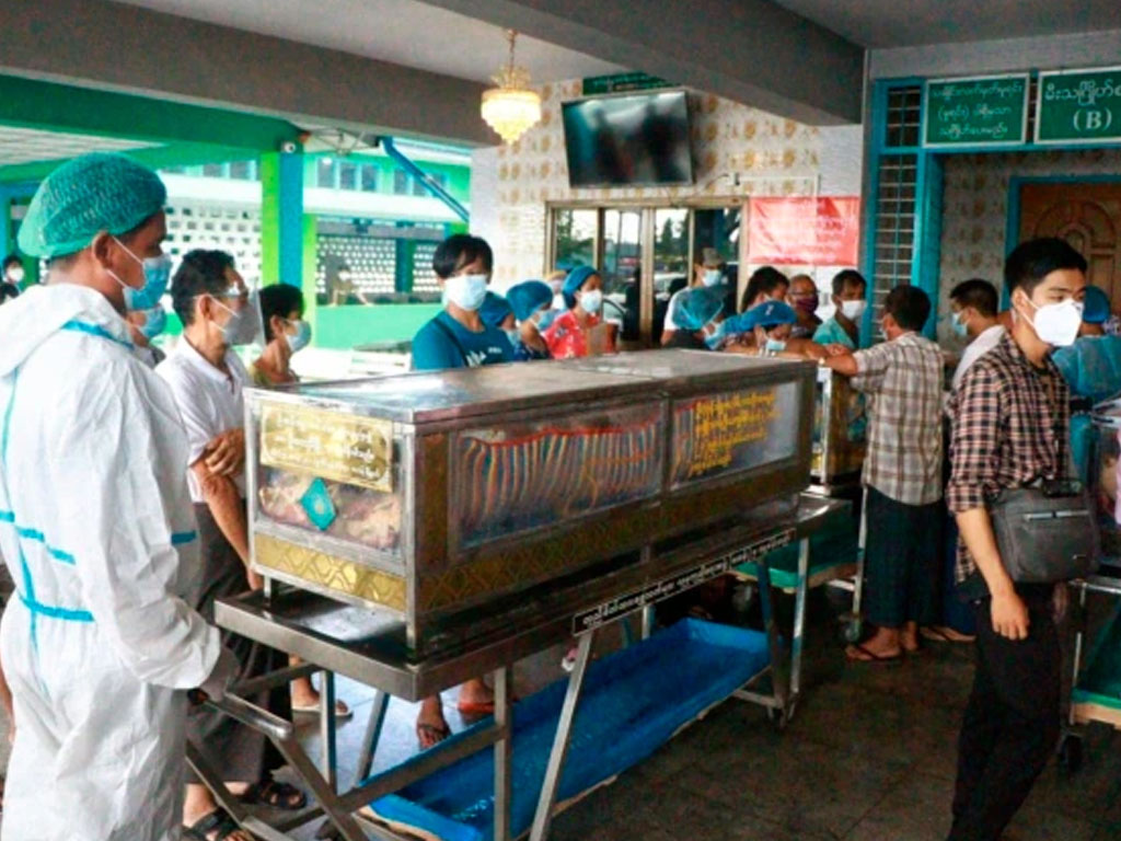 menunggu kremasi di yangoon