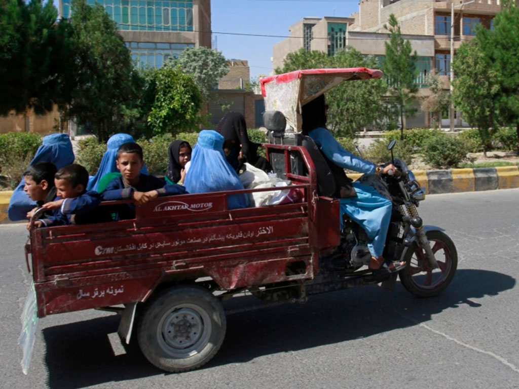 perempuan dan anak-anak Afghanistan
