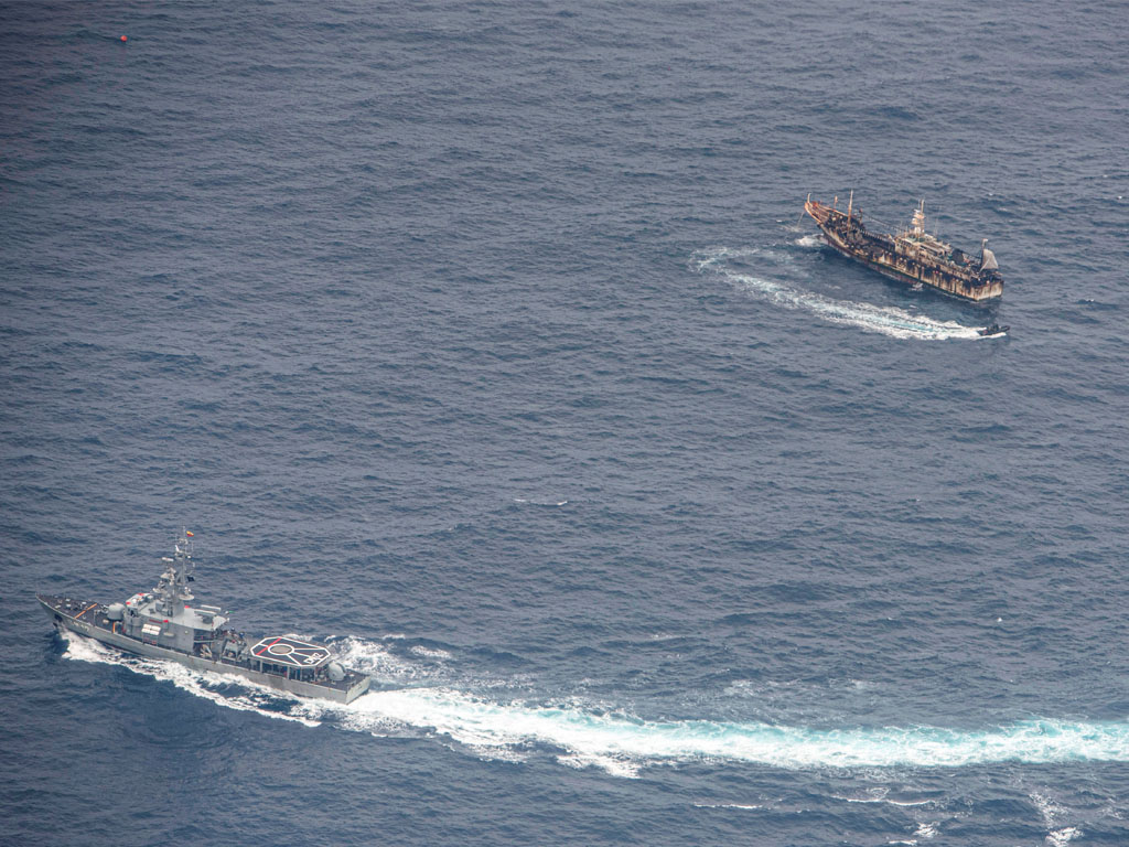 Kapal AL Ekuador kepung kapal penangkap ikan china