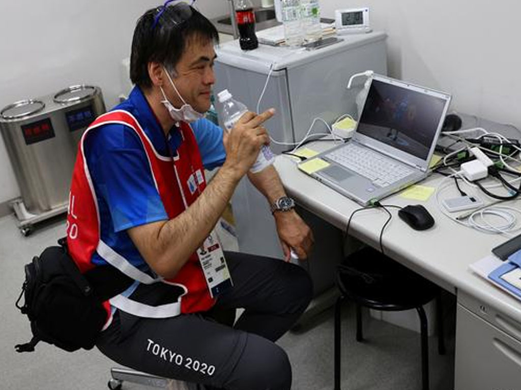 dr Shoji Yokobori nonton olimpiade