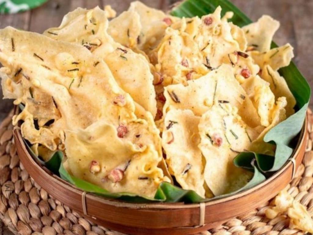 Cara Membuat Rempeyek Kedelai Daun Kunyit