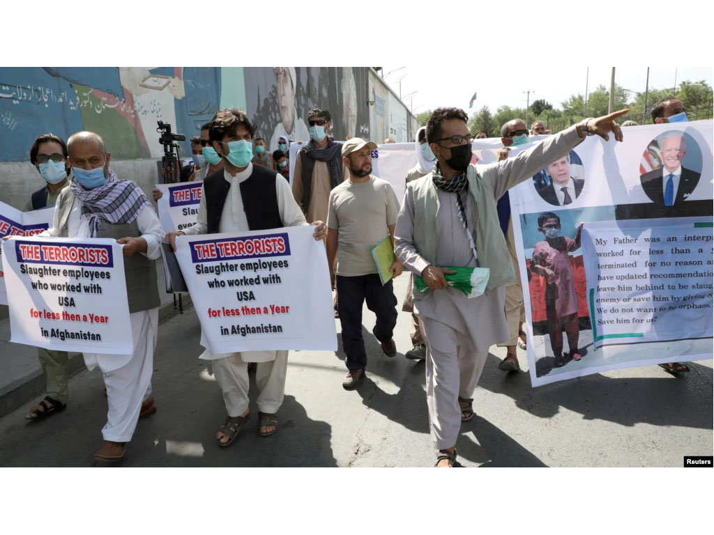 unjuk rasa Warga Afghanistan yang pernah kerja dengan Amerika