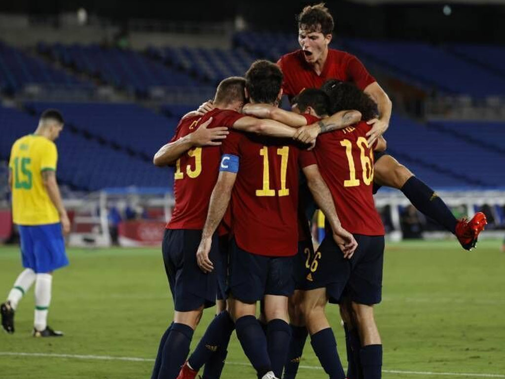 Pemain Spanyol rayakan gol