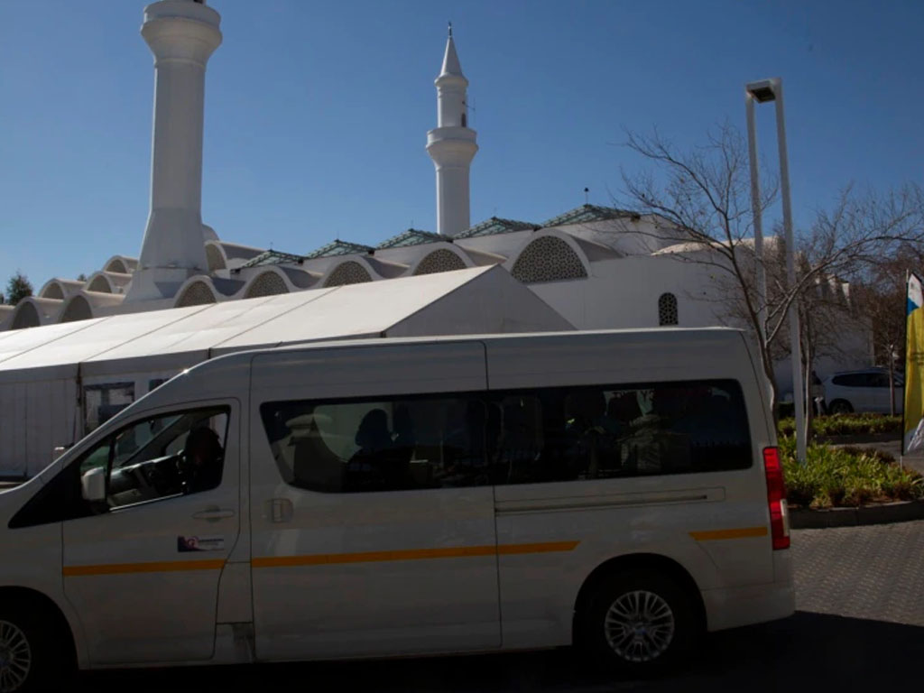 vaksinasi Covid-19 drive-thru di masjid di Johannesburg