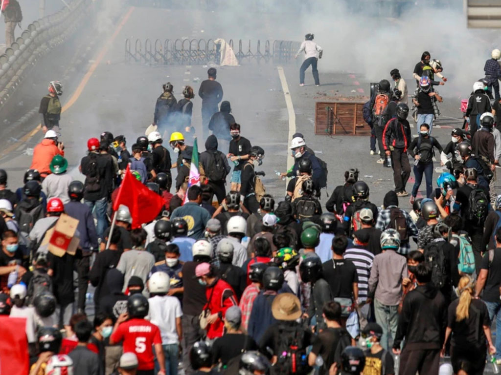 polisi dan demo thailand bentok