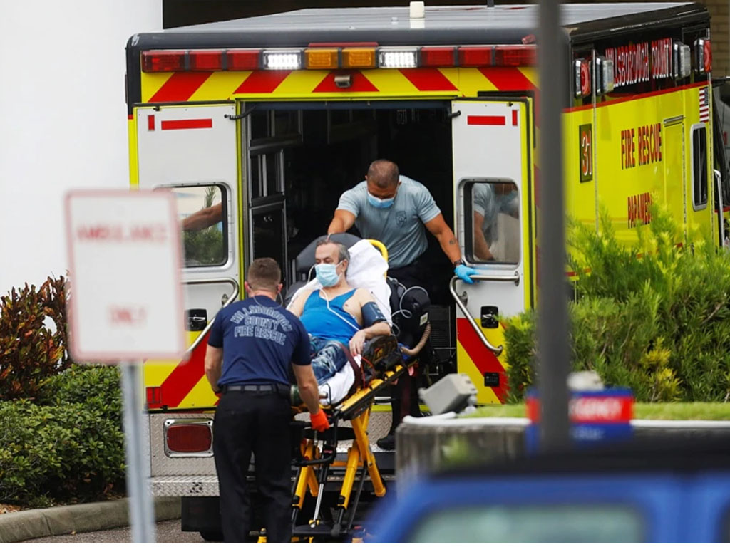 pasien covid diturunkan dari ambulans