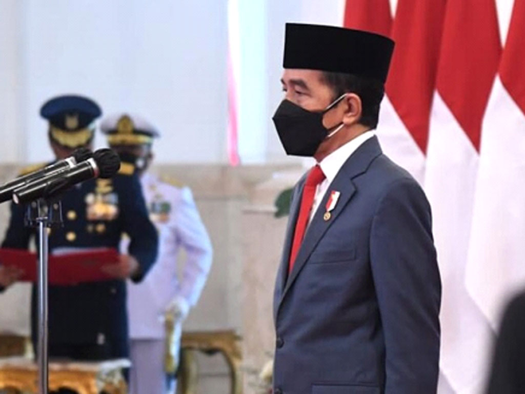 jokowi anugerahkan tanda jasa