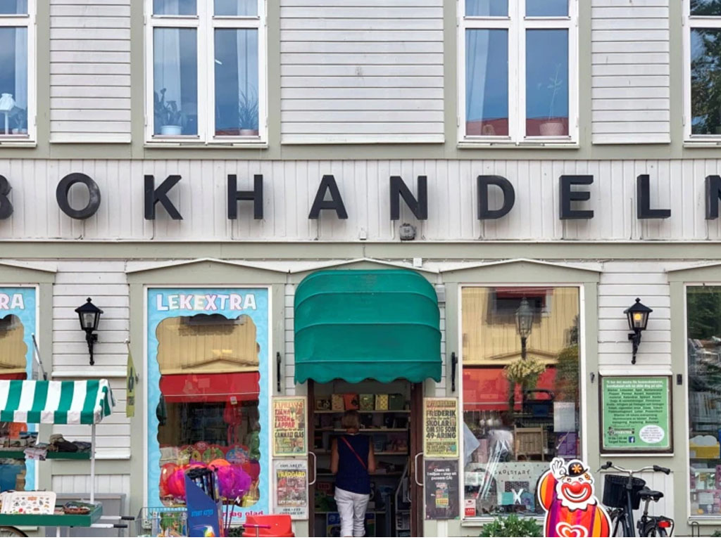 Toko buku di kota kecil swedia