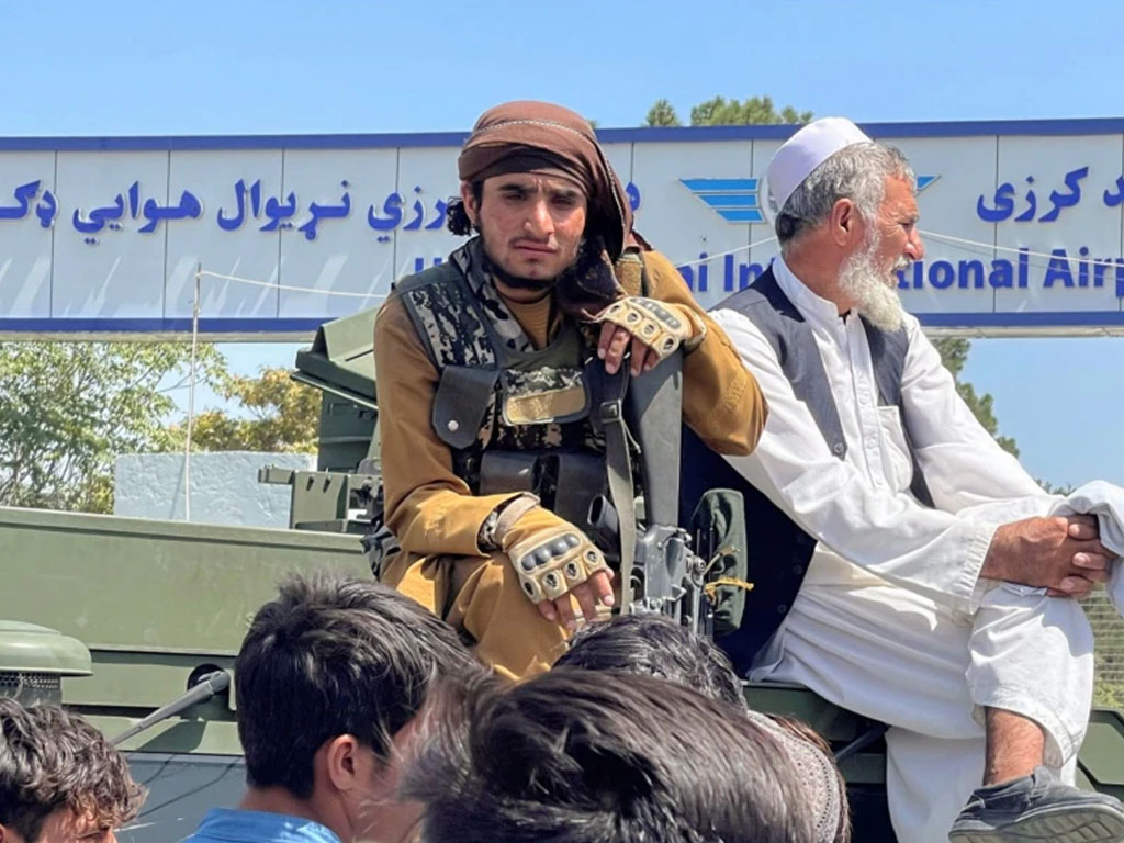 Seorang anggota pasukan Taliban
