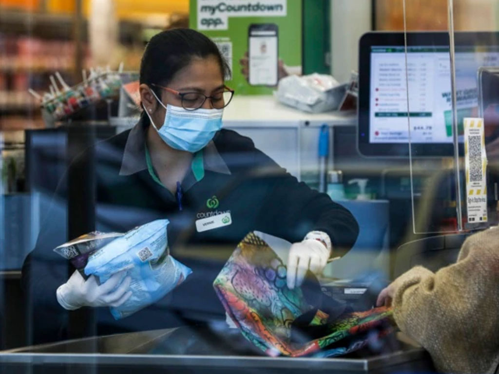 Kasir di sebuah supermarket di Auckland