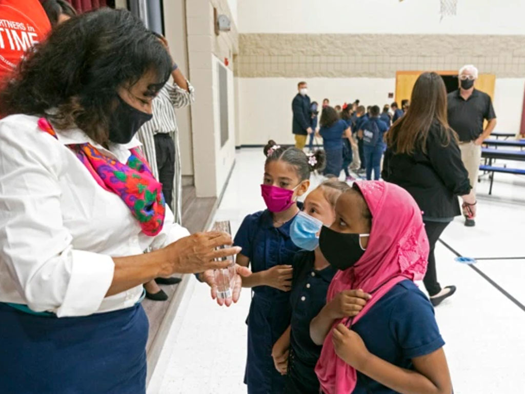 guru sapa anak murid di Phoenix Arizona AS